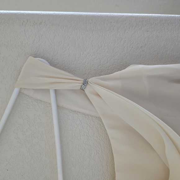 Pale Yellow Michaelangelo gown with rhinestone straps, size 14. Elegant & flowy. - Picture 3 of 8